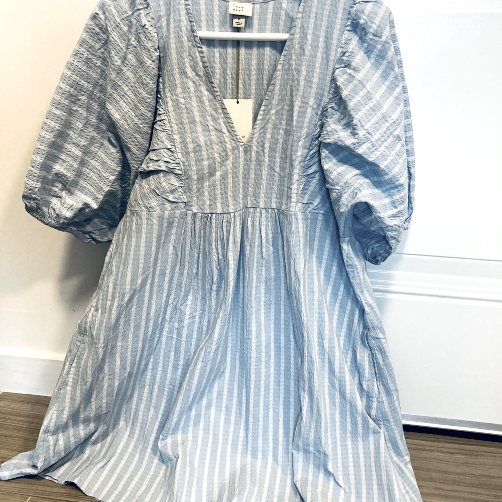 Women’s dress. Very cool/crisp , feels like seersucker. Pale blue w 2 pockets.